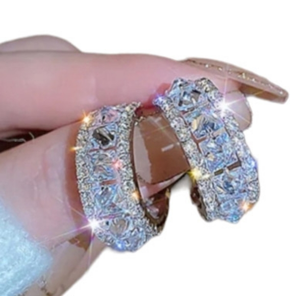 Jewelry - 🎀925 Diamond 💎 Hoops